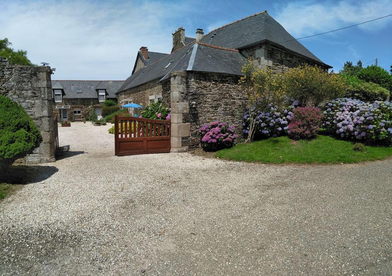 Le Rumain Hengoat Exterior photo